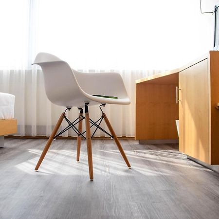 Cristall Hotel Waghäusel Oda fotoğraf