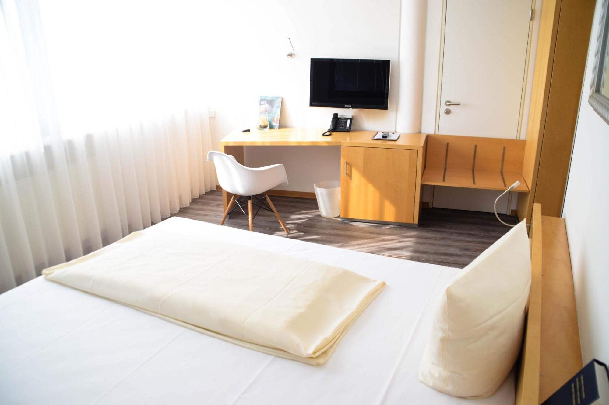 Cristall Hotel Waghäusel Oda fotoğraf