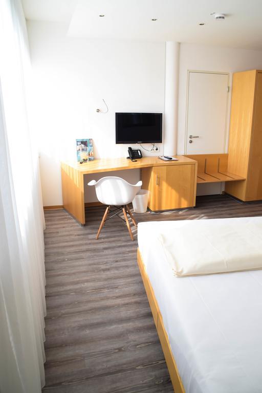 Cristall Hotel Waghäusel Dış mekan fotoğraf
