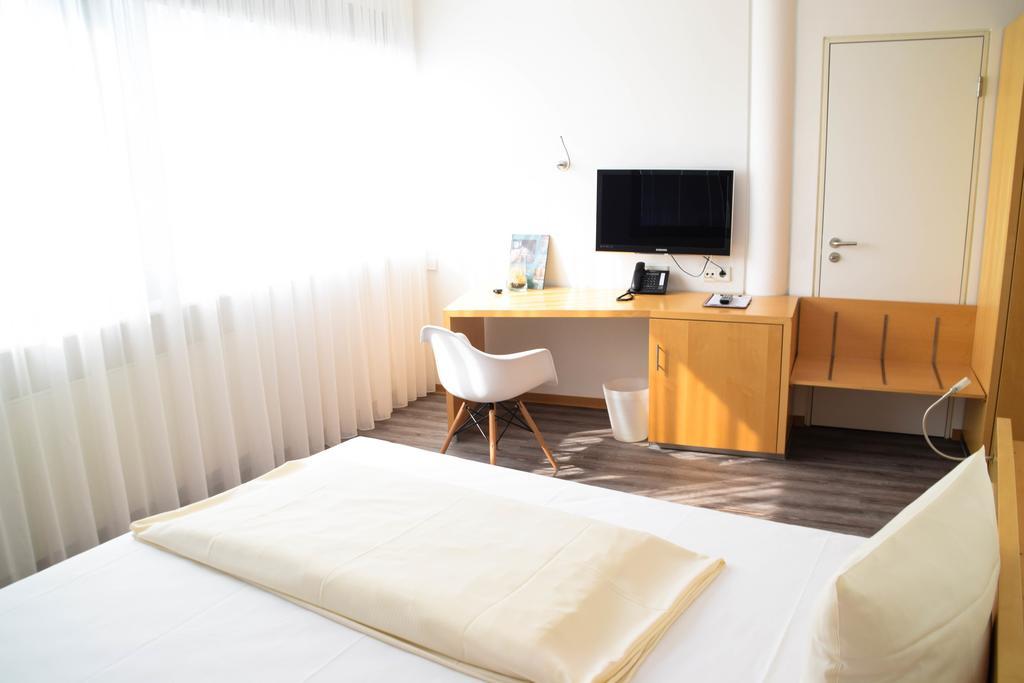 Cristall Hotel Waghäusel Dış mekan fotoğraf
